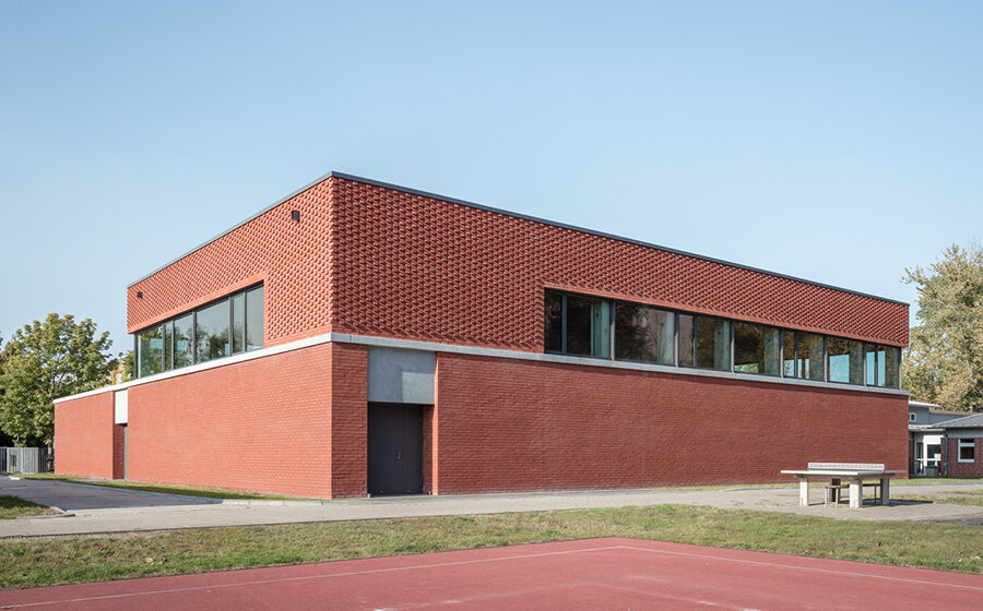 One-Field Sports Hall for the Special Schools in Salzwedel: A Versatile Community Space