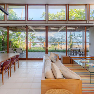 Embracing Coastal Living: The Siriúba House