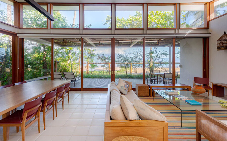 Embracing Coastal Living: The Siriúba House